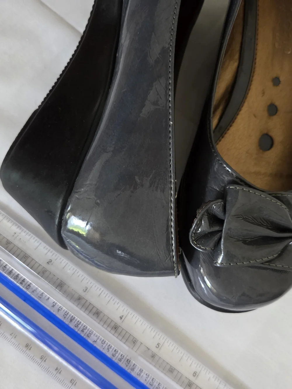 Women’s Grey Patent Ballet Flats with Bow